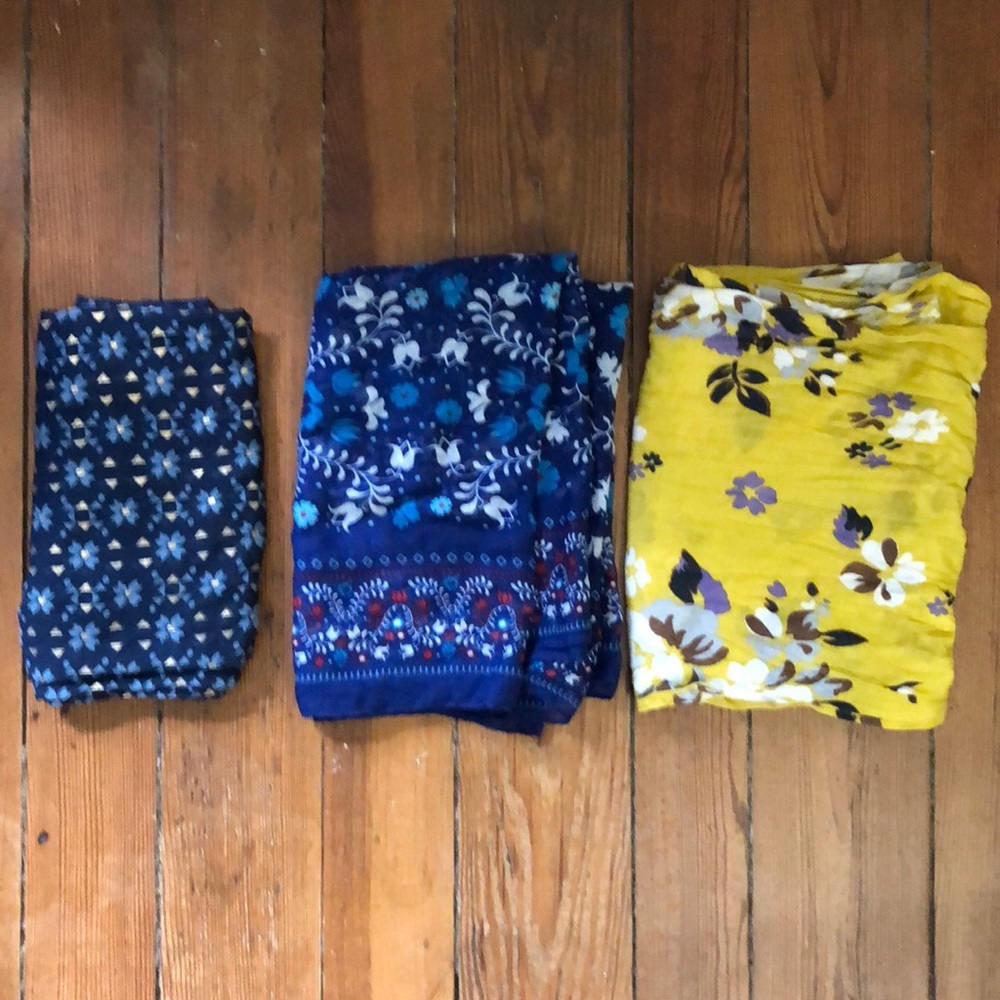 3/$15 🍁 Bundle of 3 fun scarves